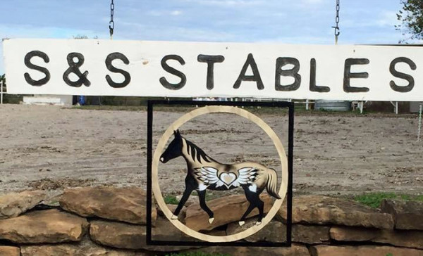 S and S Stables, Paola, Kansas - Horse Boarding - Trail Riding